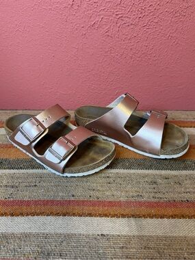 Kids Birkenstocks Rose Gold size 33 | US 2-2.5